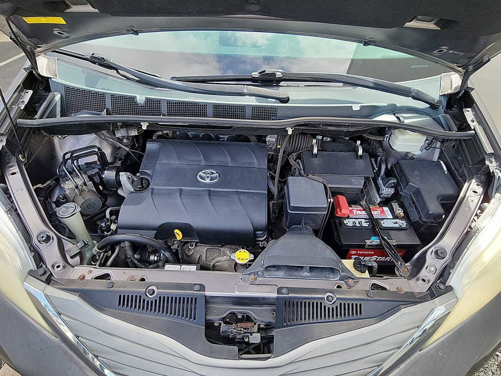 Used 2012 Toyota Sienna XLE image 11