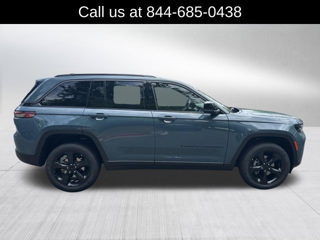 New 2026 Jeep Grand Cherokee Limited w/ Limited Altitude Package AWD/4WD image 4