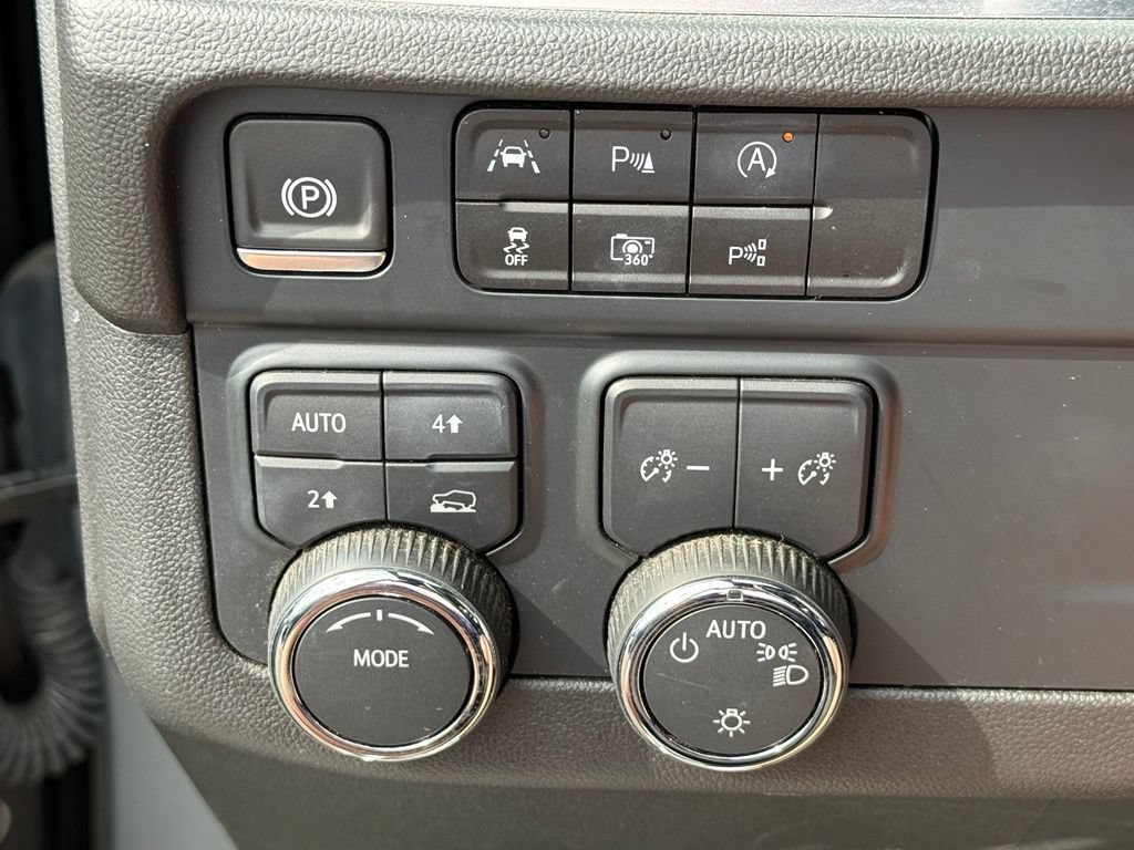 Used 2025 Chevrolet Tahoe LS AWD/4WD image 12