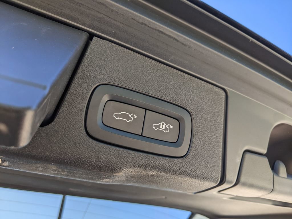 Certified 2023 Volvo XC60 B5 Plus w/ Climate Package AWD/4WD image 29