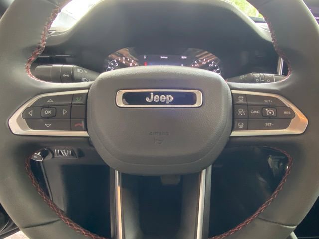 Used 2025 Jeep Compass Trailhawk image 18