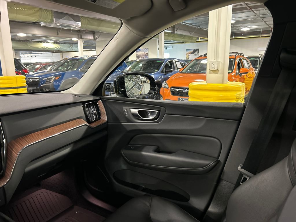 Certified 2024 Volvo XC60 B5 Plus w/ Climate Package image 25