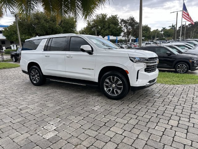 Used 2024 Chevrolet Suburban LT RWD image 16