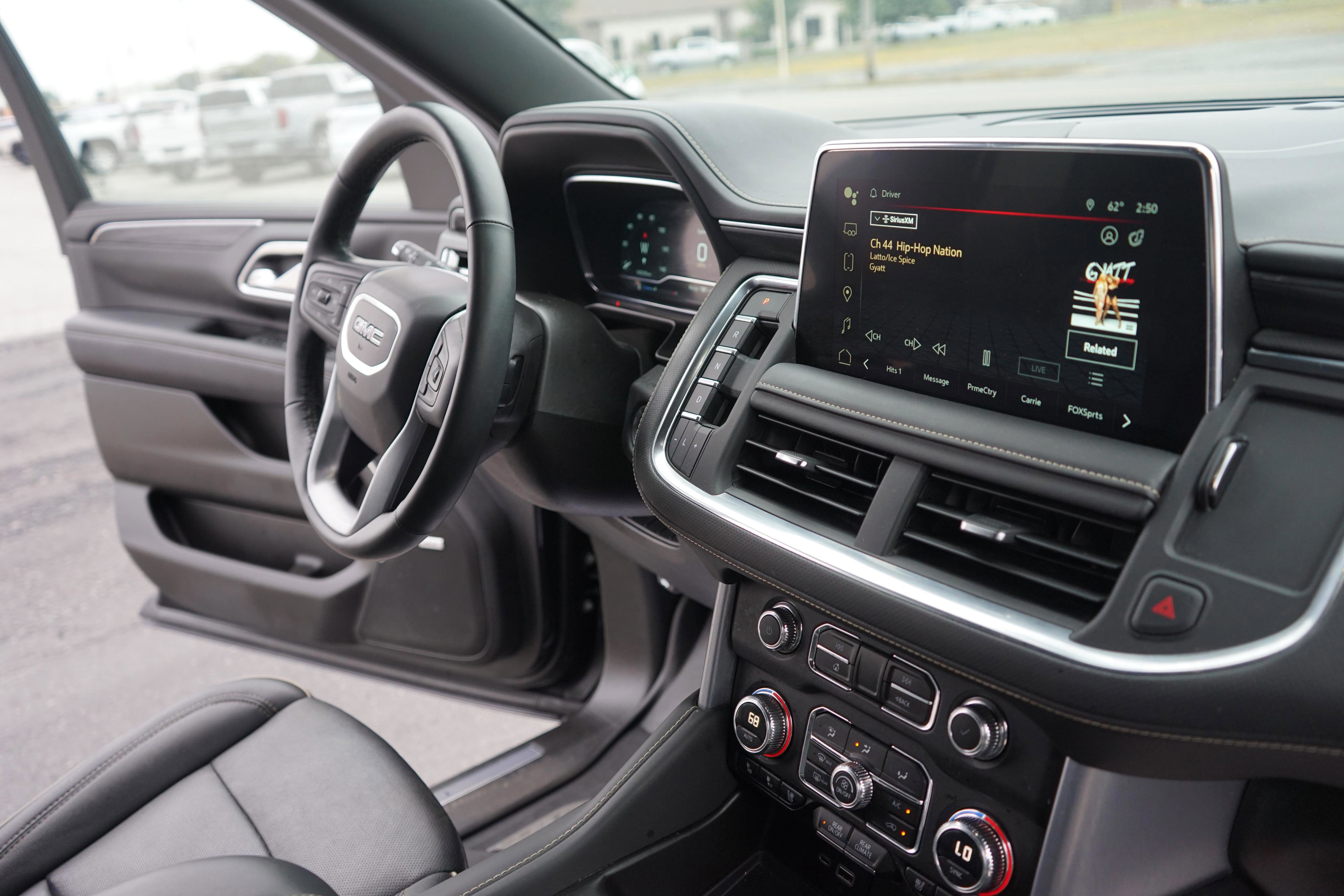 Used 2023 GMC Yukon SLT w/ SLT Premium Package AWD/4WD image 24