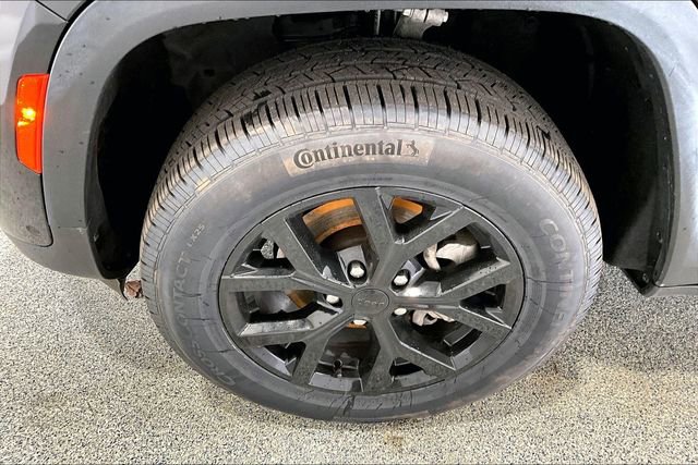 Used 2024 Jeep Grand Cherokee Limited w/ Luxury Tech Group II image 36