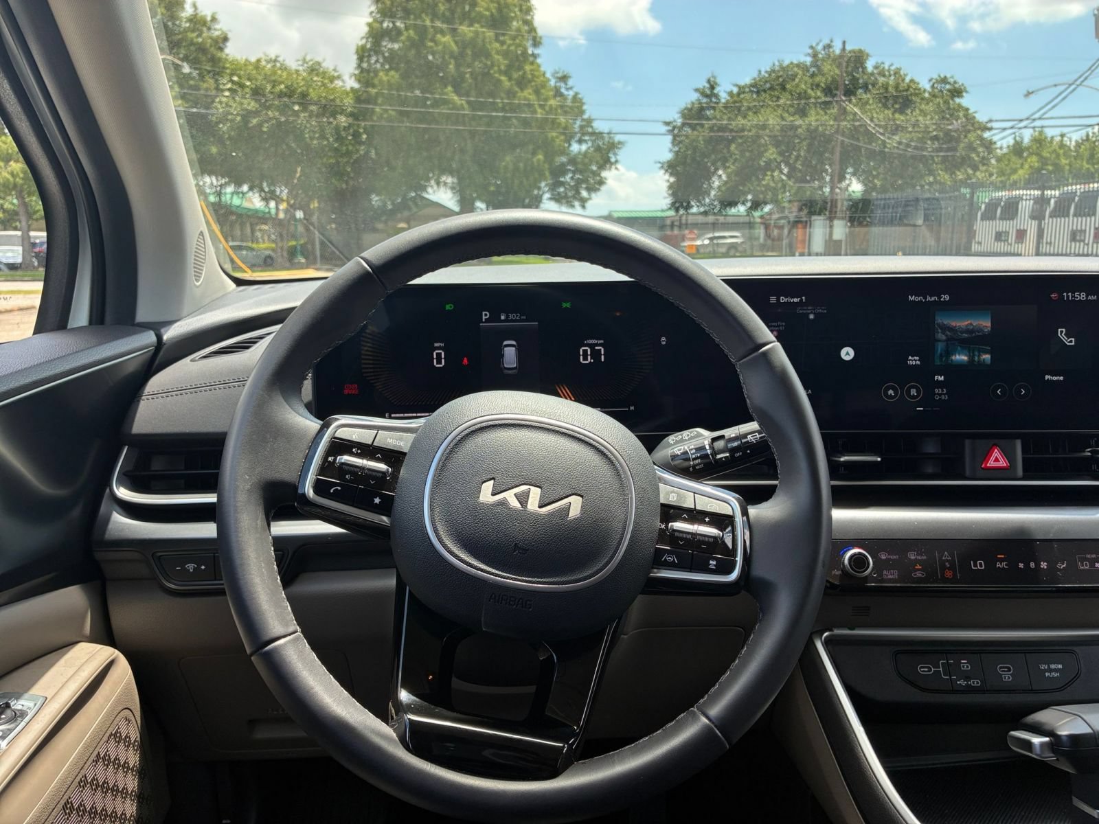 Used 2026 Kia Carnival FWD image 33