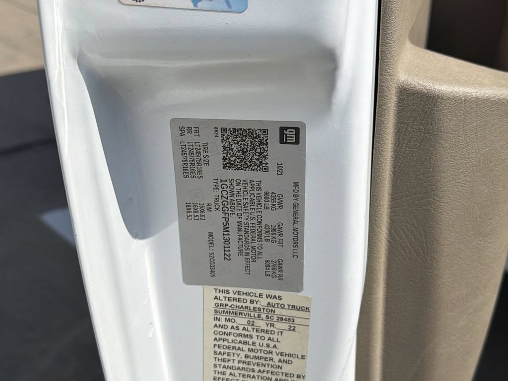 Used 2021 Chevrolet Express 3500 w/ Driver Convenience Package RWD image 6