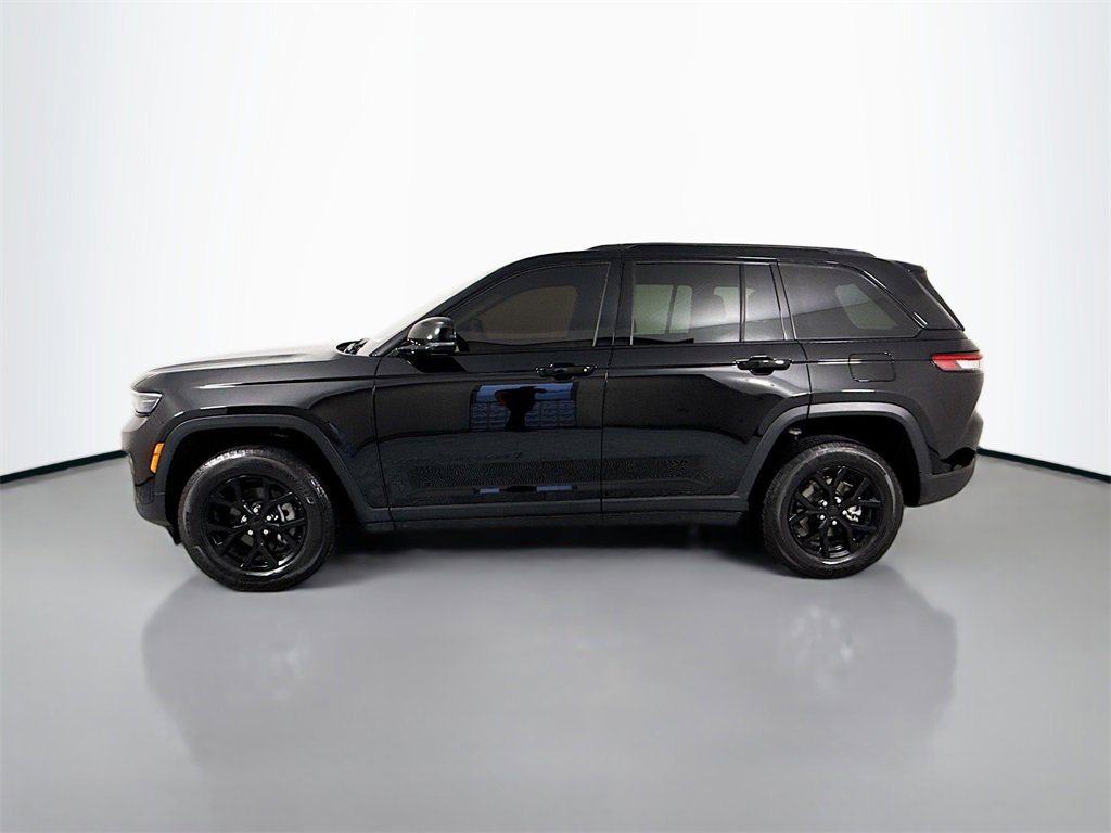 Used 2025 Jeep Grand Cherokee Altitude w/ Trailer Tow Package image 2