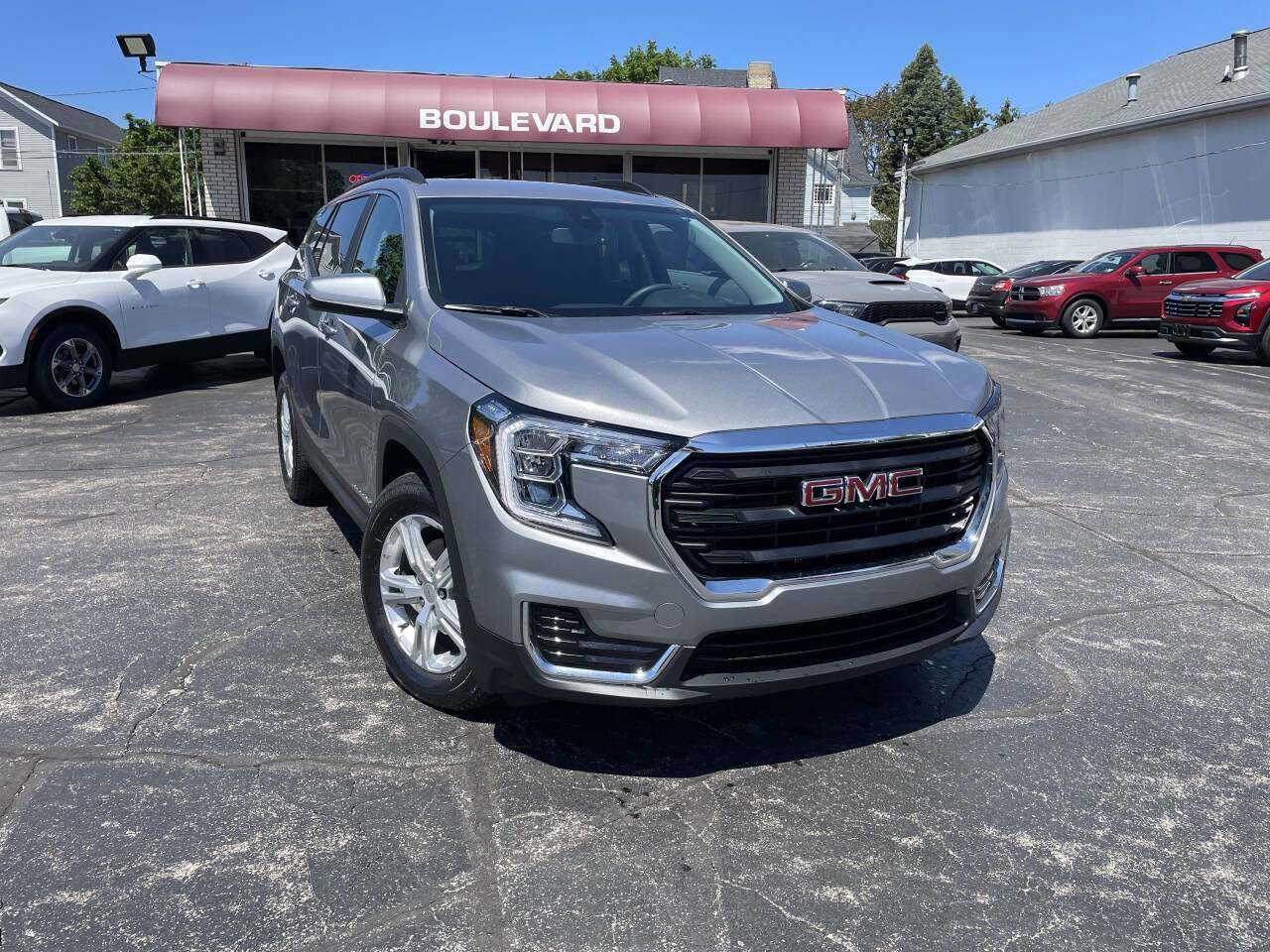Used 2024 GMC Terrain SLE w/ Driver Convenience Package