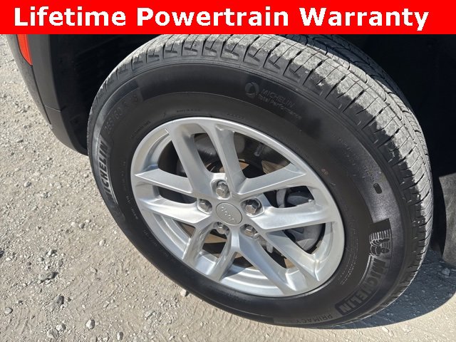 Used 2023 Jeep Grand Cherokee L Laredo image 28