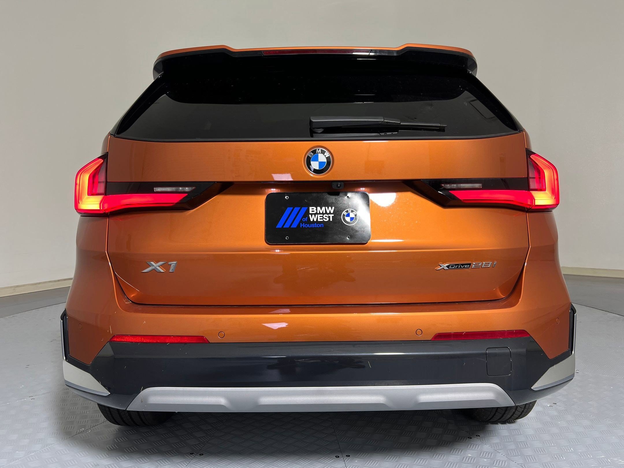 Used 2025 BMW X1 xDrive28i w/ Convenience Package image 9