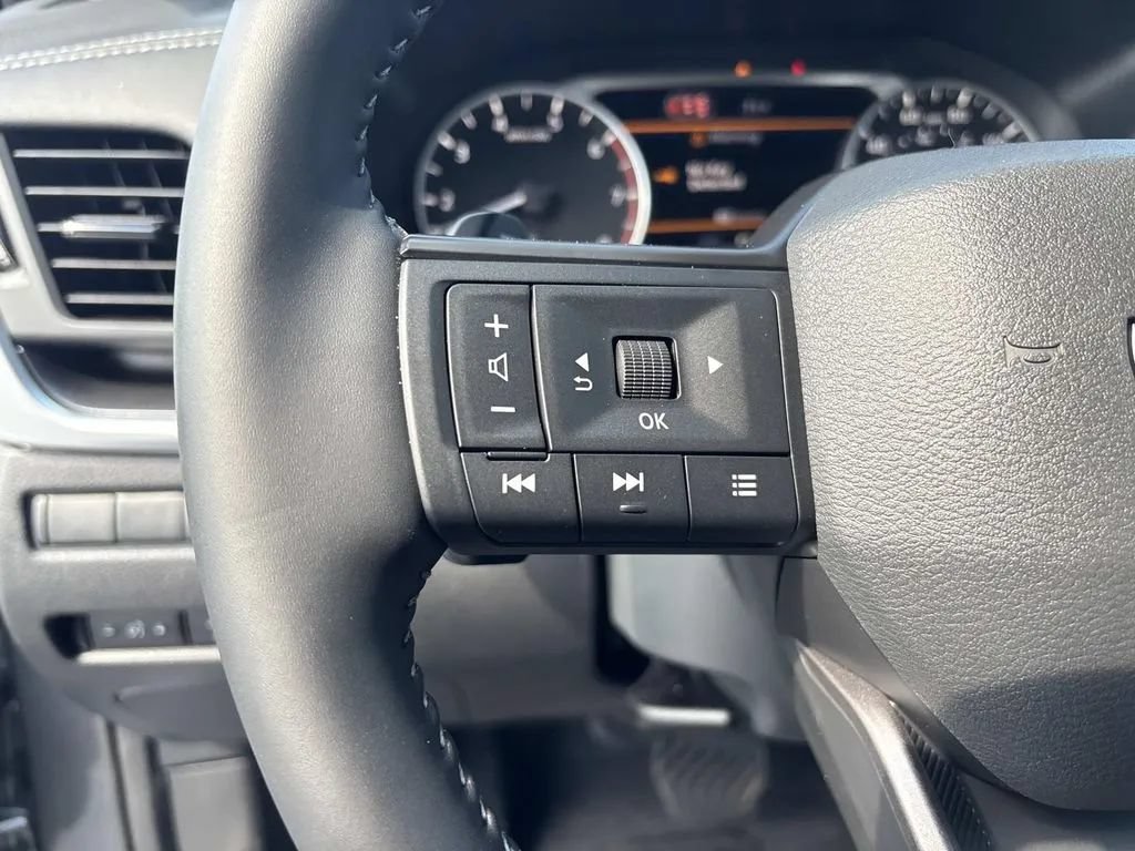 Used 2026 Nissan Rogue SV AWD/4WD image 30