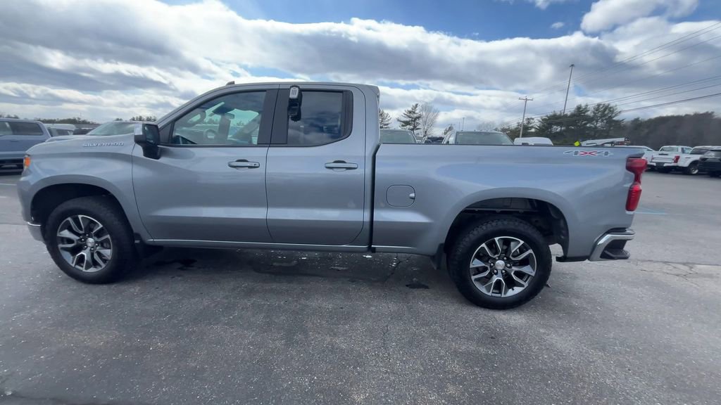 Used 2024 Chevrolet Silverado 1500 LT AWD/4WD image 16