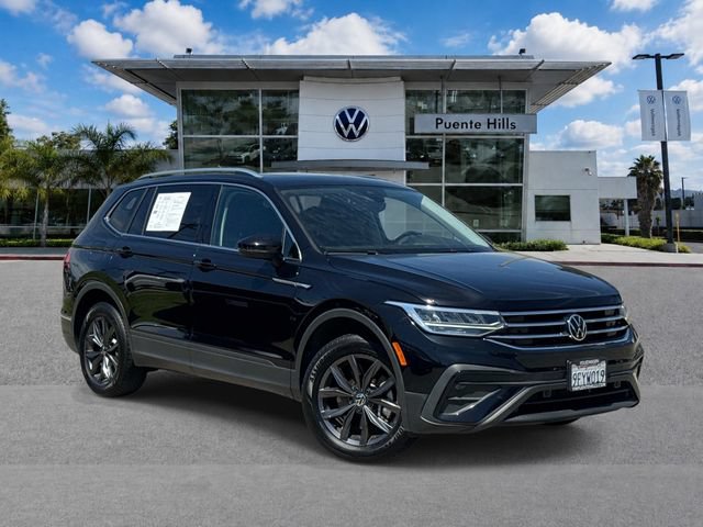 Used 2023 Volkswagen Tiguan SE w/ Panoramic Sunroof Package FWD image 1