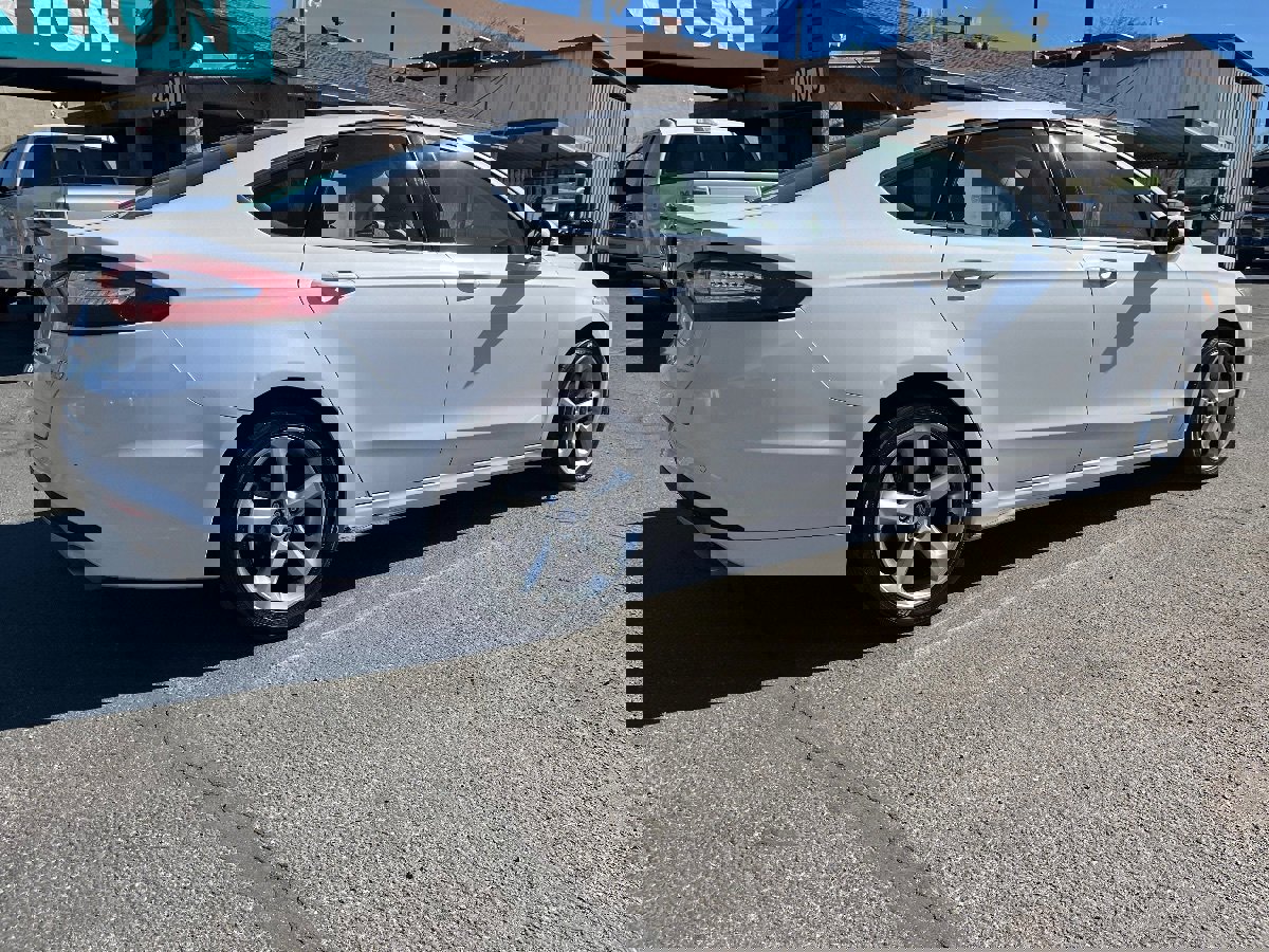 Used 2013 Ford Fusion SE image 4