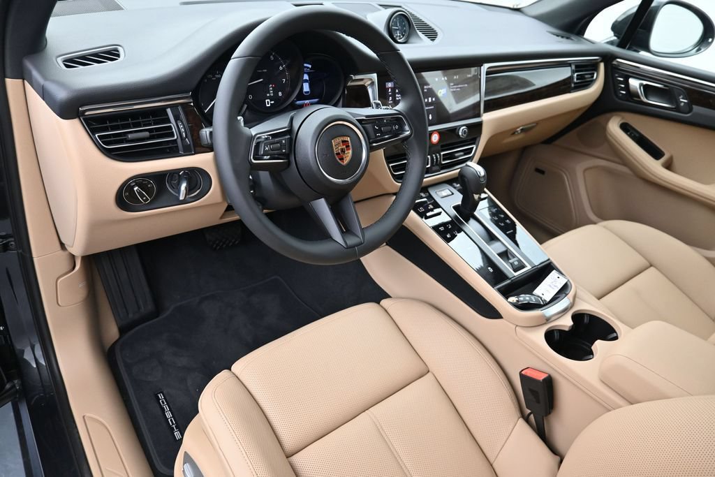 New 2026 Porsche Macan AWD/4WD image 4