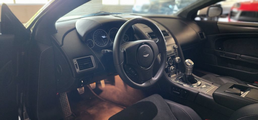 Used 2009 Aston Martin DBS Coupe RWD image 24
