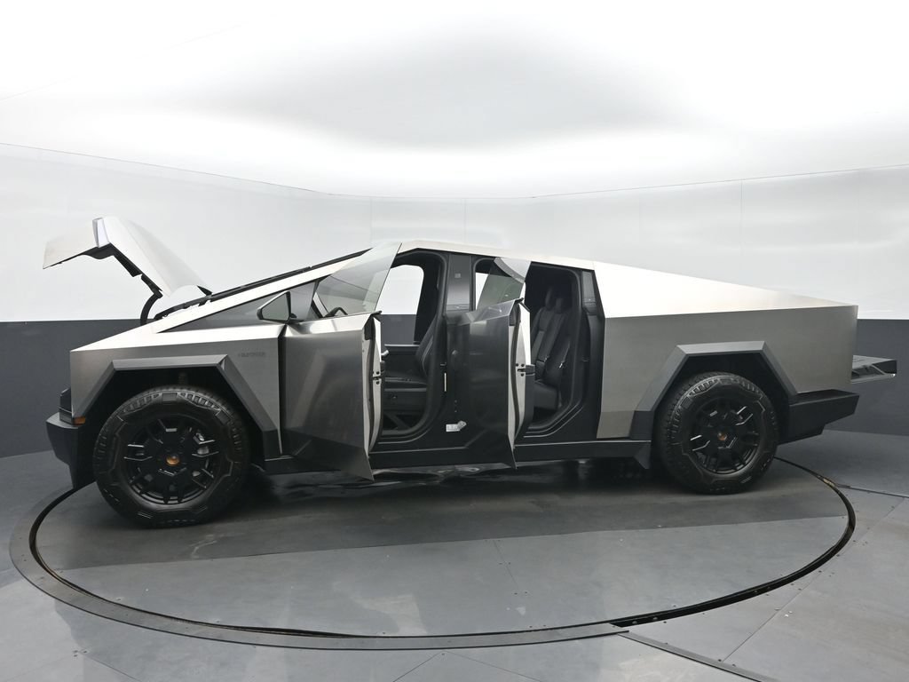 Used 2024 Tesla Cybertruck AWD Crew Cab image 39