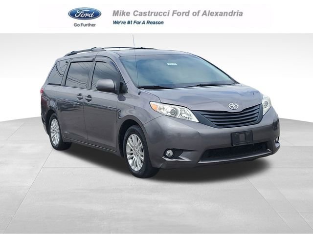 Used 2011 Toyota Sienna XLE image 1