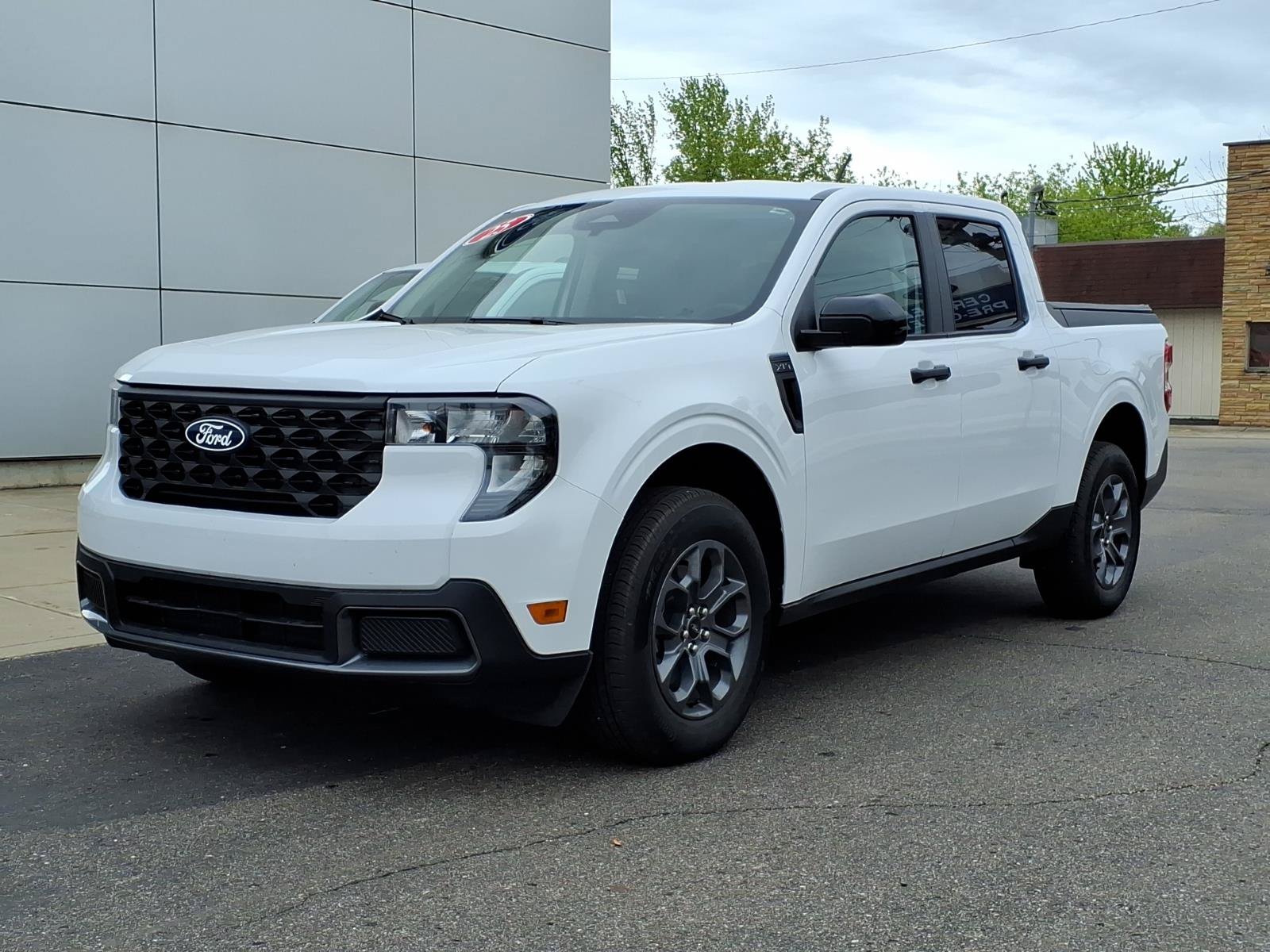 Certified 2025 Ford Maverick XLT w/ XLT Luxury Package AWD/4WD image 3