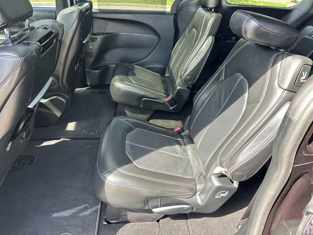 Used 2019 Chrysler Pacifica Touring-L Plus w/ S Appearance Package FWD image 11