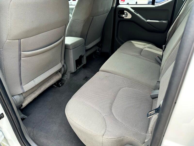 Used 2021 Nissan Frontier SV w/ Midnight Edition Floor Mats image 10