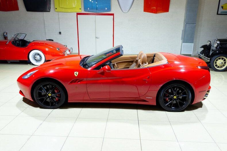 Used 2010 Ferrari California RWD image 9
