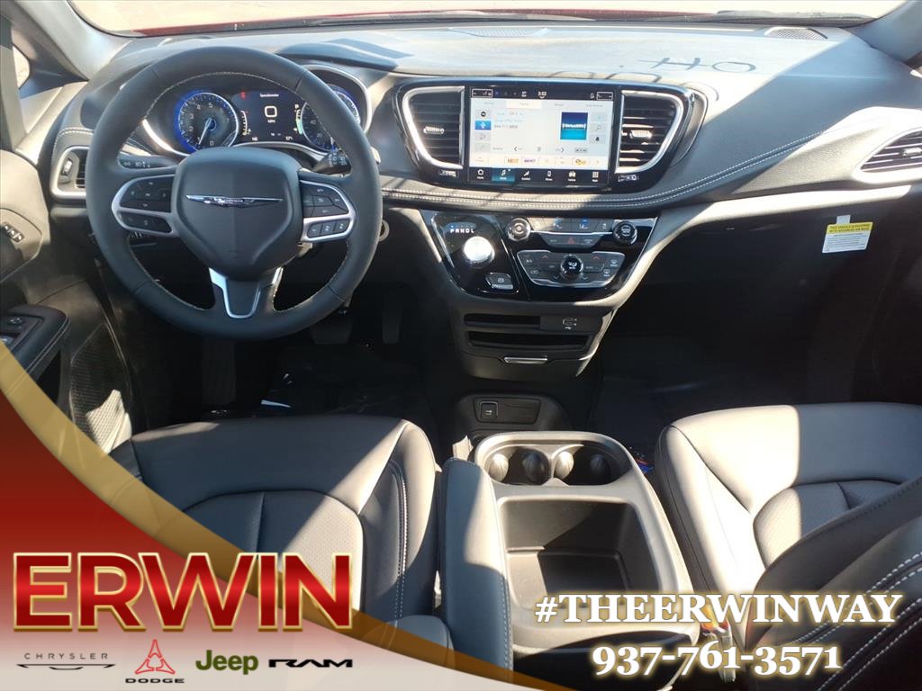 New 2026 Chrysler Pacifica Select image 4