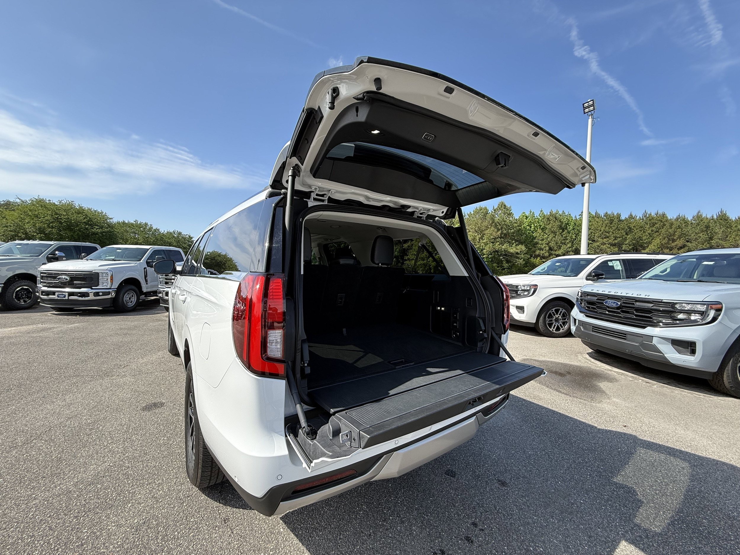 Used 2025 Ford Expedition Max Platinum AWD/4WD image 10