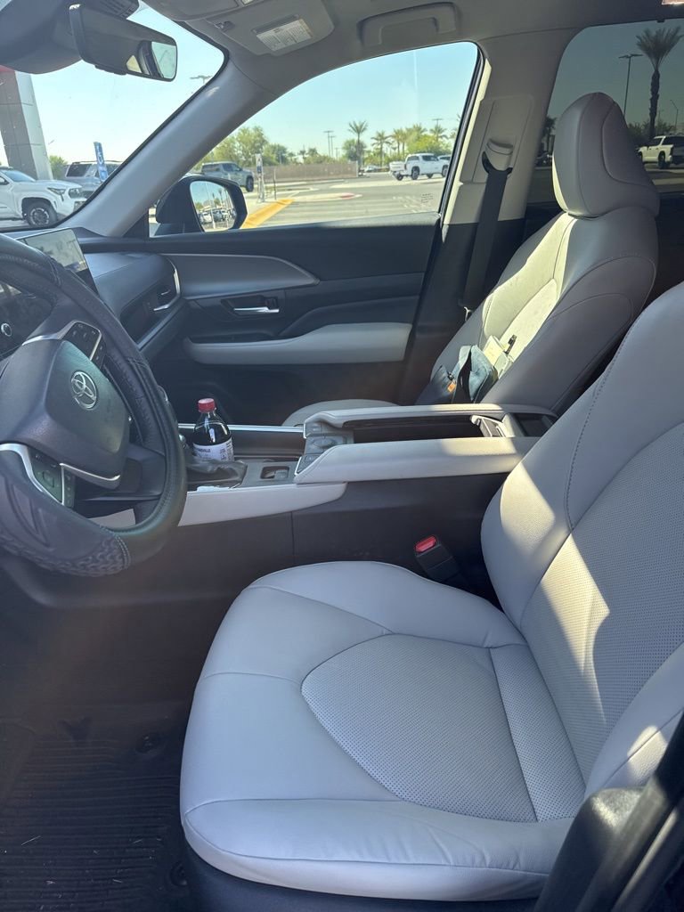 Certified 2024 Toyota Grand Highlander XLE image 3
