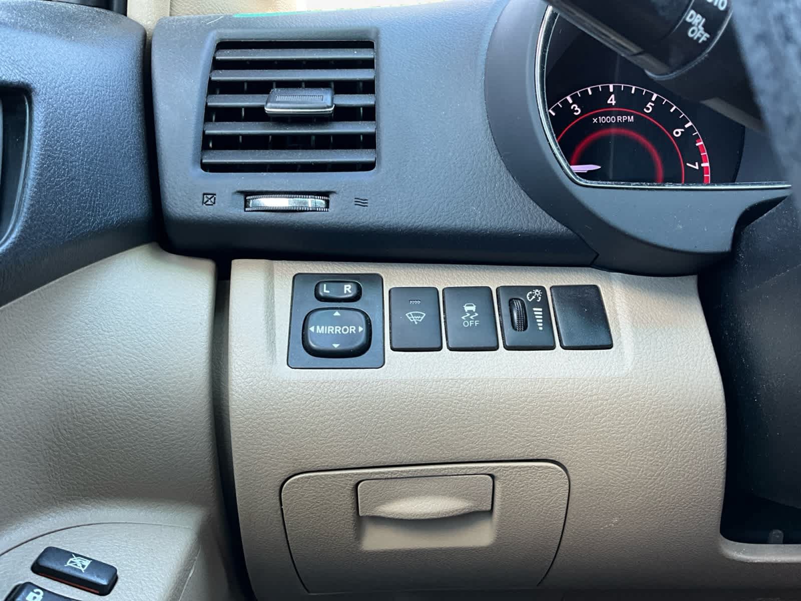Used 2013 Toyota Highlander Plus AWD/4WD image 17