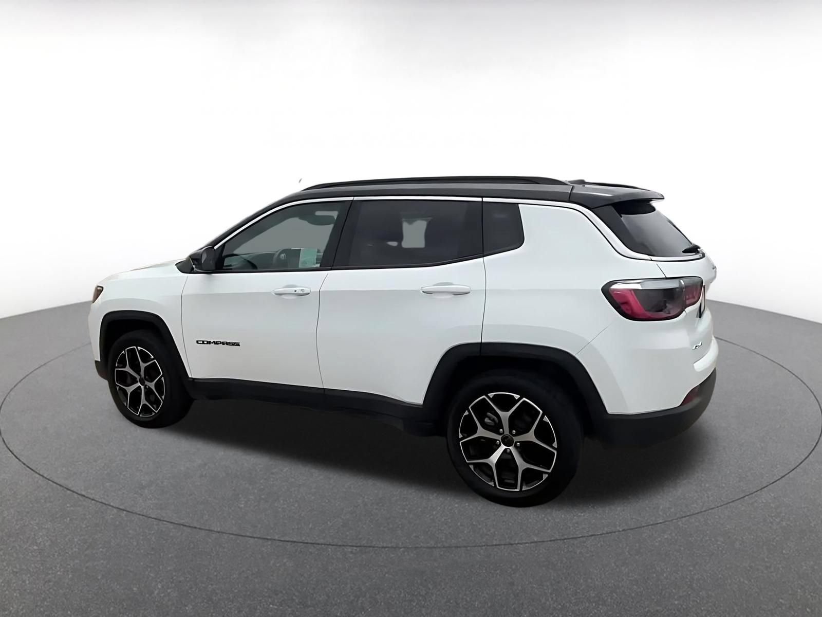 Used 2025 Jeep Compass Limited AWD/4WD image 9