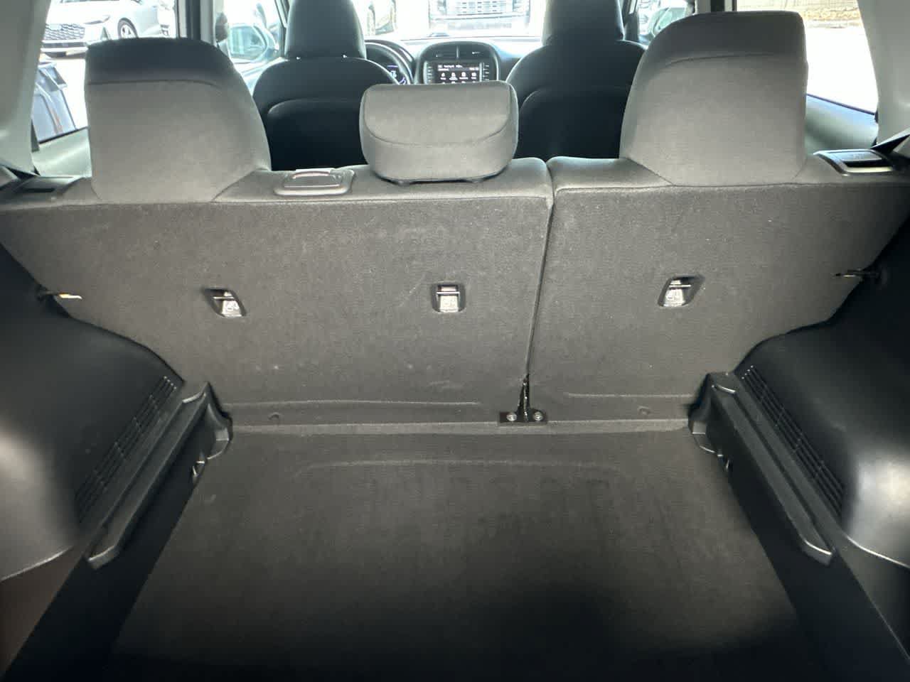 Used 2025 Kia Soul LX w/ LX Technology Package FWD image 25