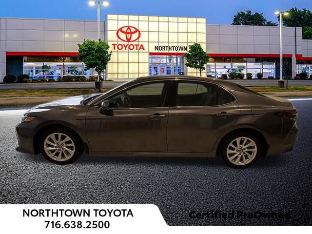 Used 2023 Toyota Camry LE image 3