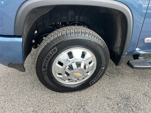 New 2026 Chevrolet Silverado 3500 High Country w/ Technology Package AWD/4WD image 11