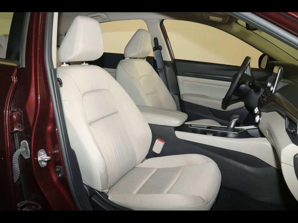 Used 2025 Nissan Altima 2.5 SV image 28
