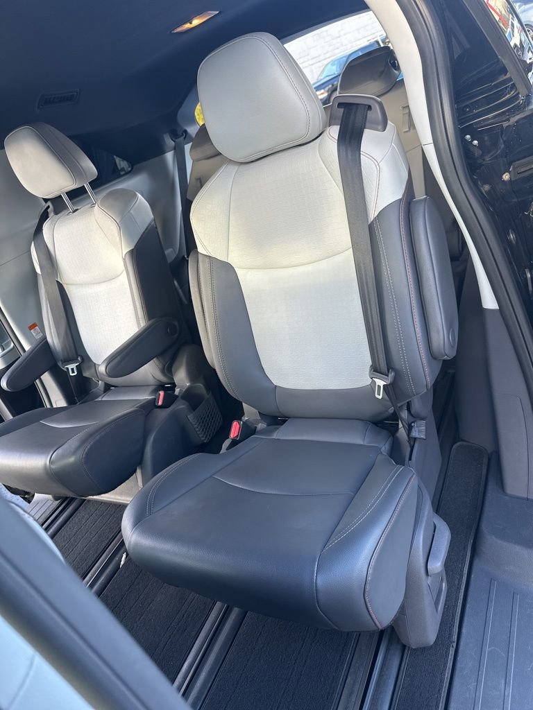 Used 2021 Toyota Sienna XSE image 15