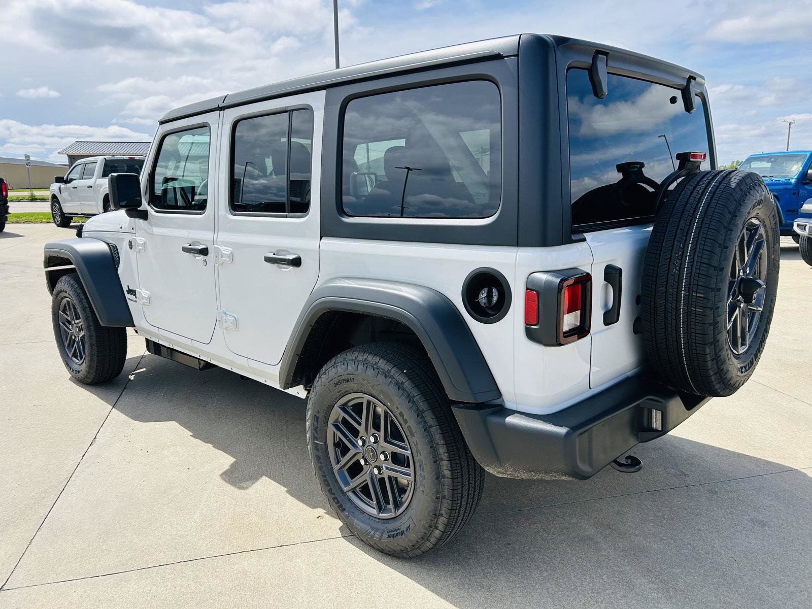 New 2026 Jeep Wrangler Unlimited Sport AWD/4WD image 32