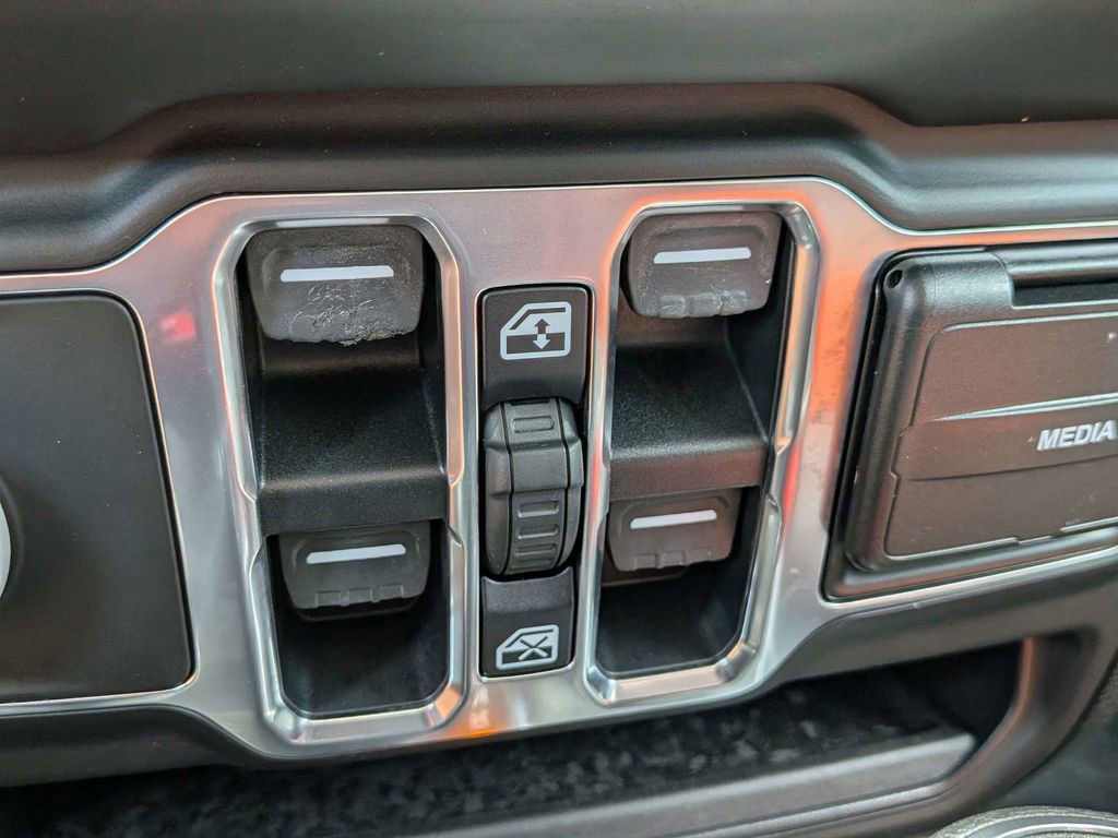 Used 2020 Jeep Gladiator Overland w/ Trailer Tow Package image 21