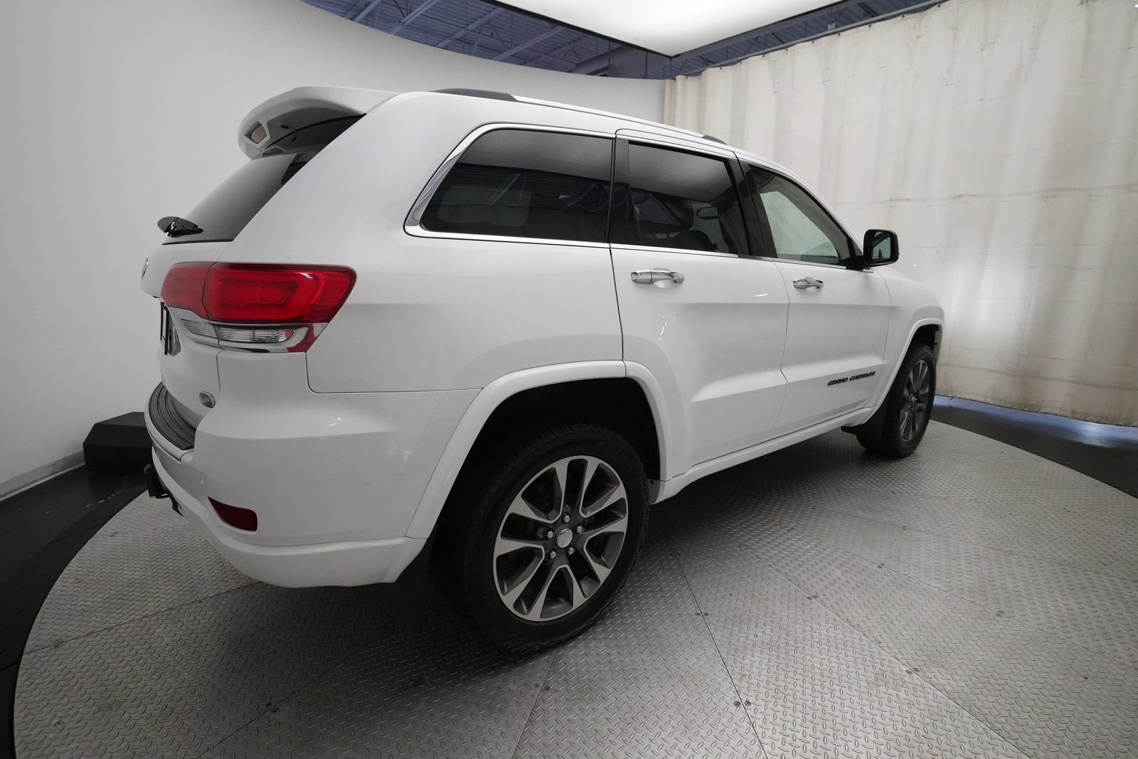 Used 2018 Jeep Grand Cherokee Overland AWD/4WD image 36