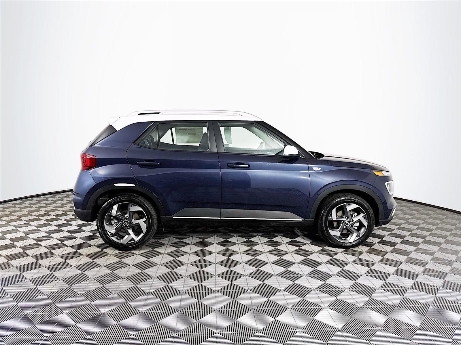 New 2025 Hyundai Venue Limited image 8
