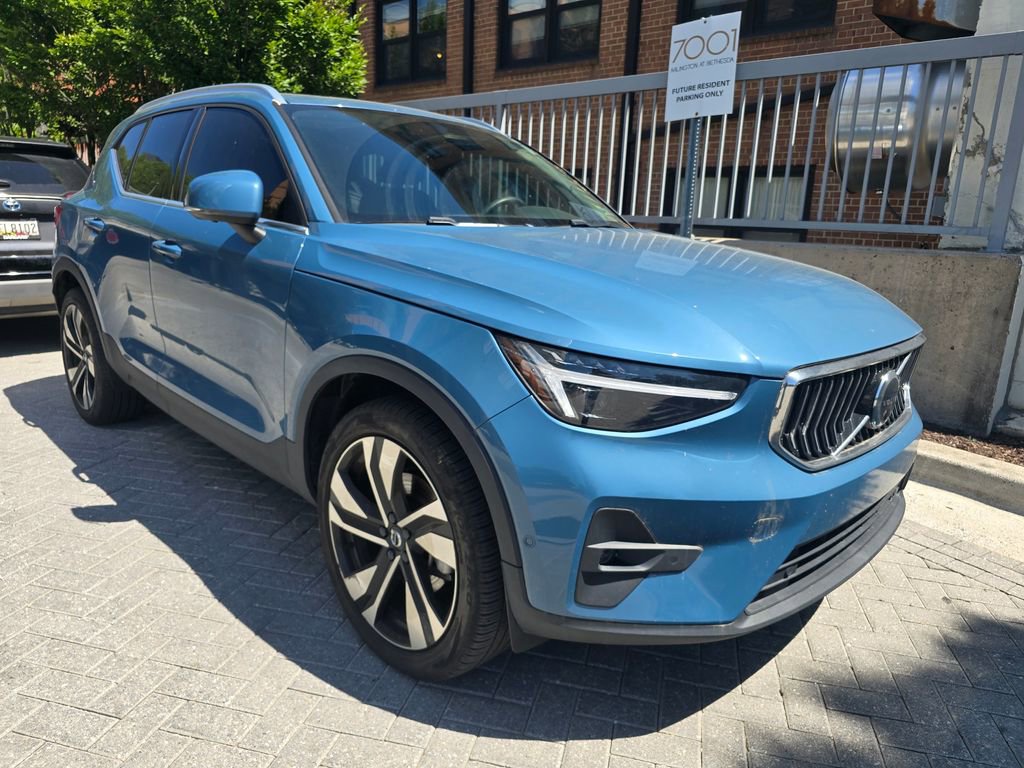Used 2024 Volvo XC40 B5 Ultimate w/ Protection Package Premier AWD/4WD image 3