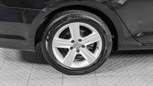 Used 2018 Volkswagen Golf SE FWD image 34