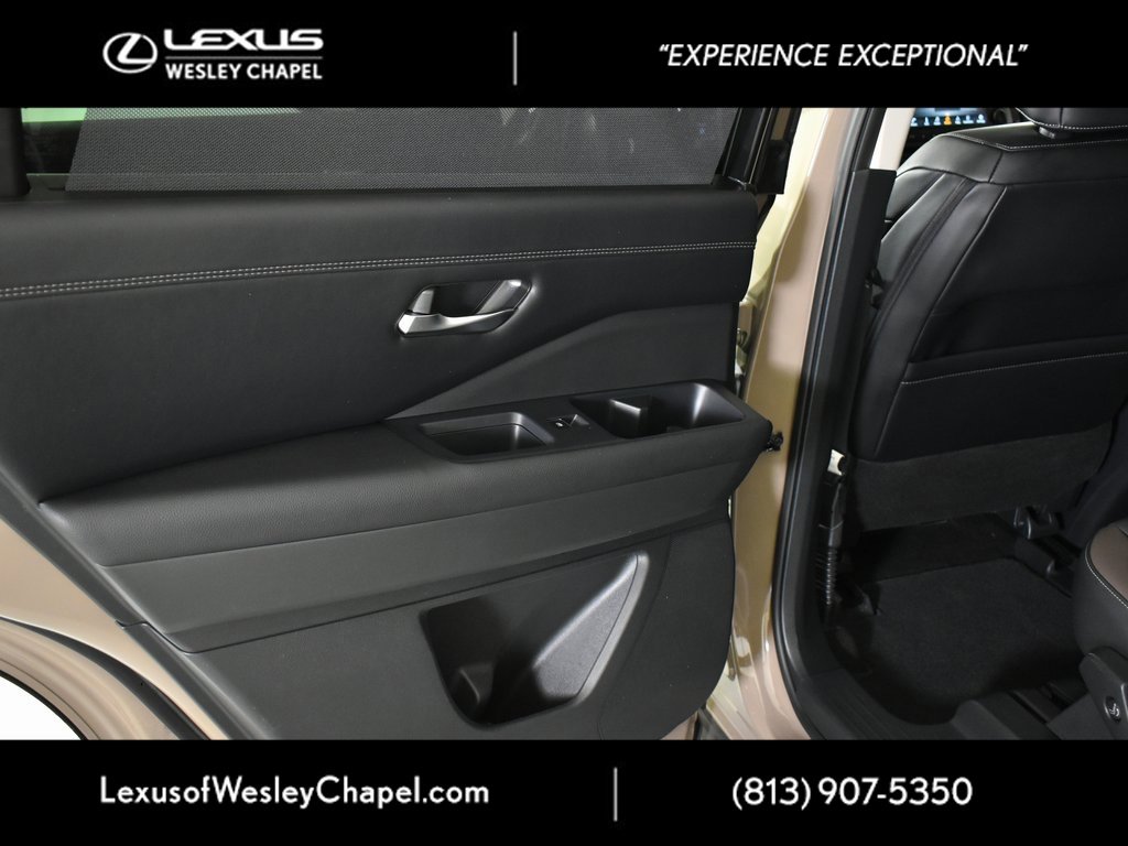 Used 2025 Nissan Pathfinder Platinum w/ Cargo Package image 24