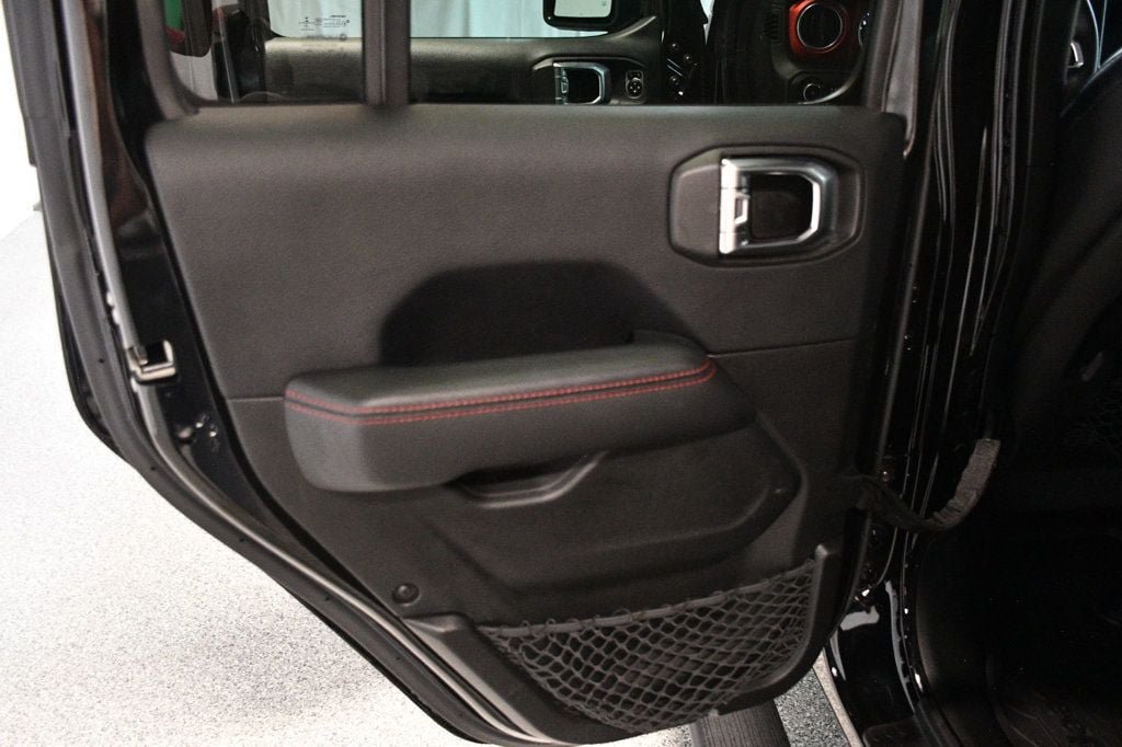 Used 2018 Jeep Wrangler Unlimited Rubicon AWD/4WD image 26