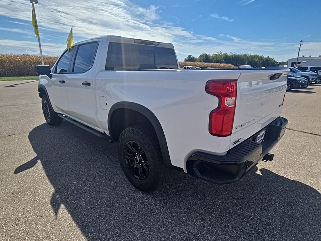 Used 2023 Chevrolet Silverado 1500 ZR2 w/ Technology Package image 9