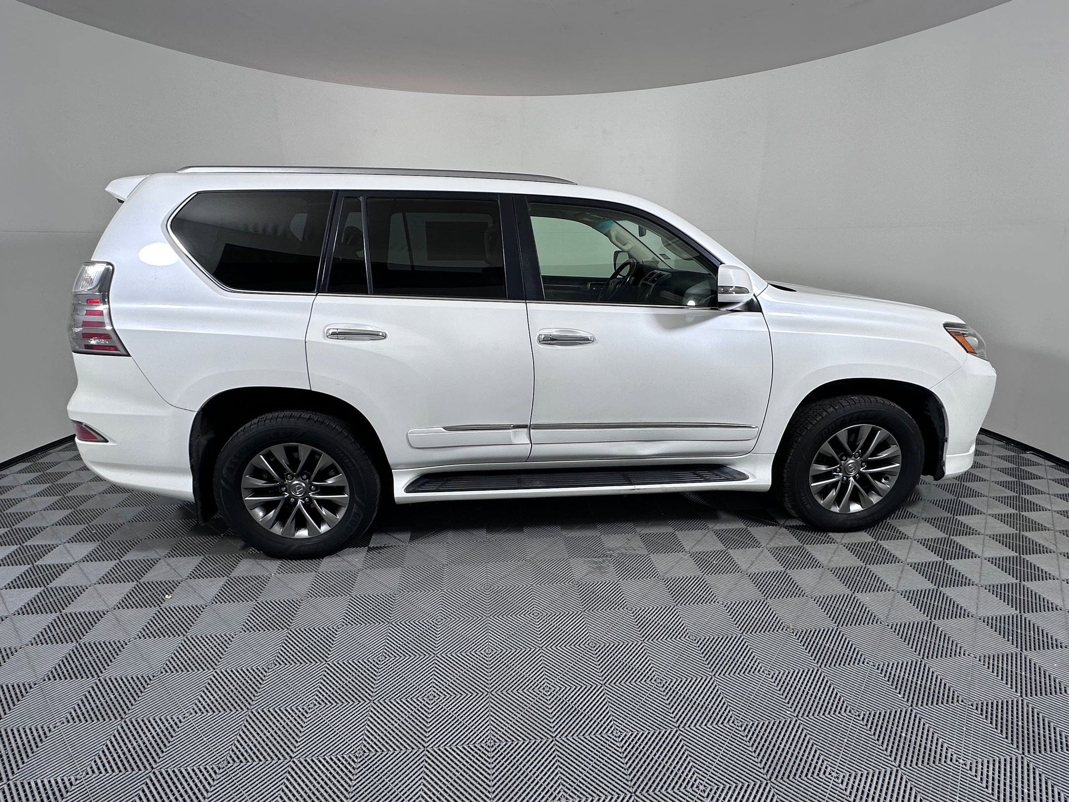 Used 2014 Lexus GX 460 Luxury image 7