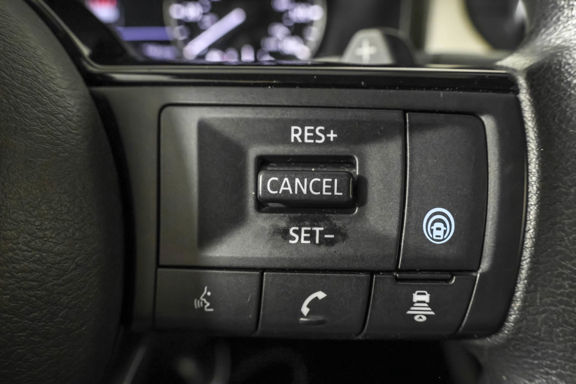 Used 2023 Nissan Rogue SV image 29