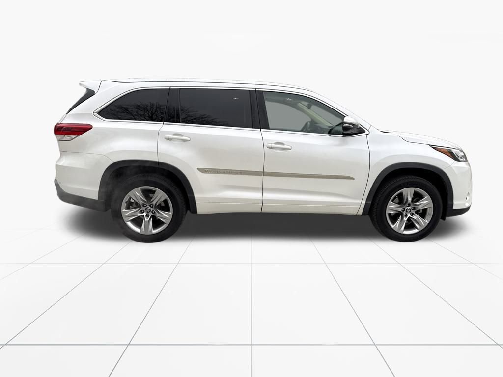 Used 2017 Toyota Highlander Limited image 10