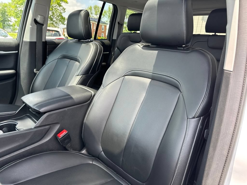 Used 2023 Jeep Grand Cherokee Limited w/ Luxury Tech Group II AWD/4WD image 31